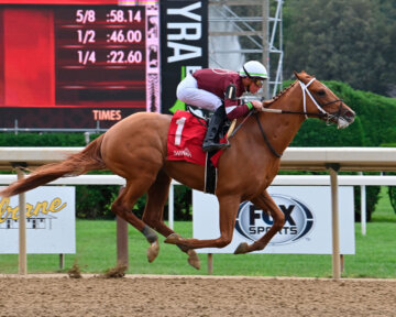 Risk It winning his debut at Saratoga (Photo by Coglianese Photos)