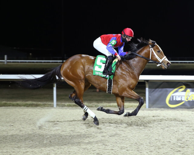 Epic Ride wins at Turfway Park