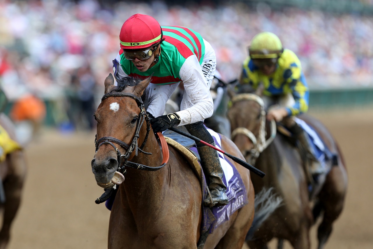 Vahva winning the Derby City Distaff (G1) at Churchill Downs (Photo by Horsephotos.com)