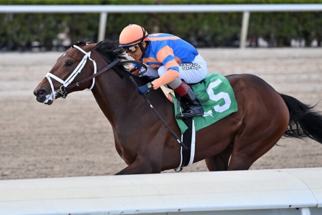 Grande wins at Gulfstream Park.
