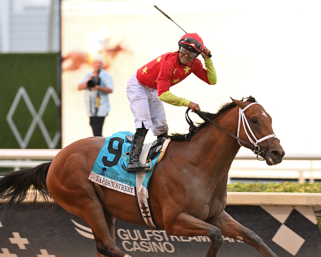 Tappan Street wins the Florida Derby at Gulfstream Park.