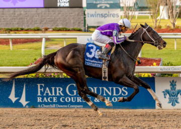 Tiztastic wins the Louisiana Derby