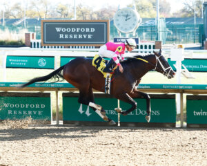 Alexander Helios wins at Churchill Downs. 