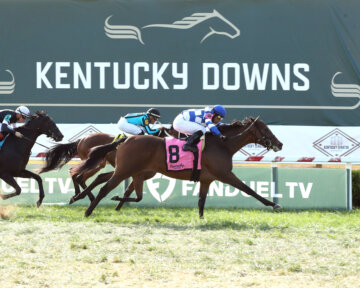 Kilwin wins the Untapable Stakes at Kentucky Downs.