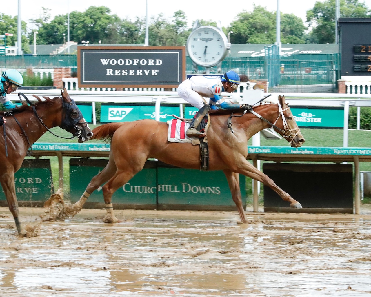 Strikingly Spun wins at Churchill Downs