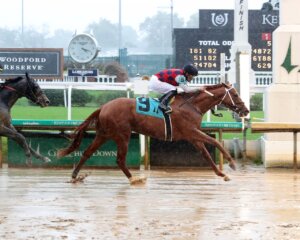Extraedition wins at Churchill Downs.