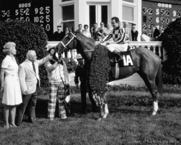 Secretariat wins the 1973 Kentucky Derby, ridden by Ron Turcotte.