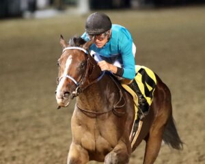 Lured Away wins at Churchill Downs. 