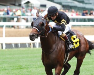 Native Runner wins at Churchill Downs.