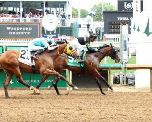 #5 Pinky Finger edges out #5 Maximus Prime in the Kentucky Juvenile at Churchill Downs. 