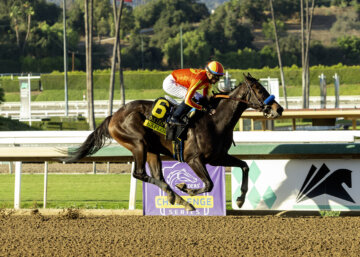 Explora wins the Oak Leaf at Santa Anita.
