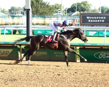Incredibolot wins at Churchill Downs.