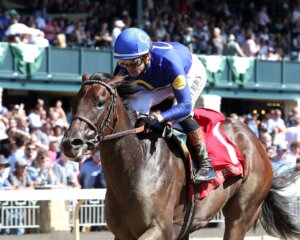 Kingsoler wins at Keeneland.