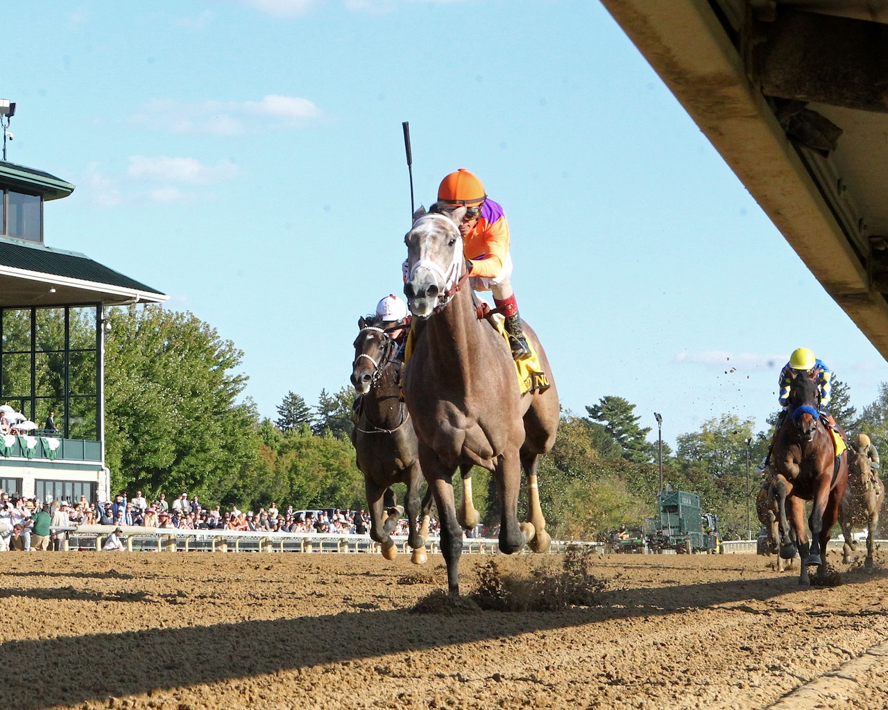 Ted Noffey wins the Breeders' Futurity at Keeneland.