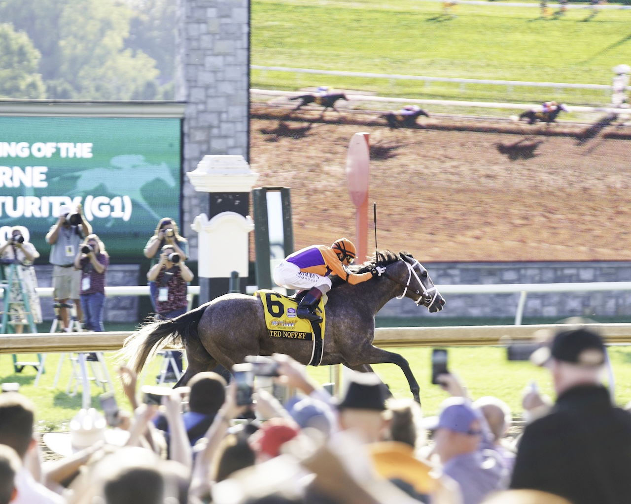 Ted Noffey wins the Breeders' Futurity at Keeneland.