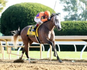 Ted Noffey wins the Breeders' Futurity at Keeneland.