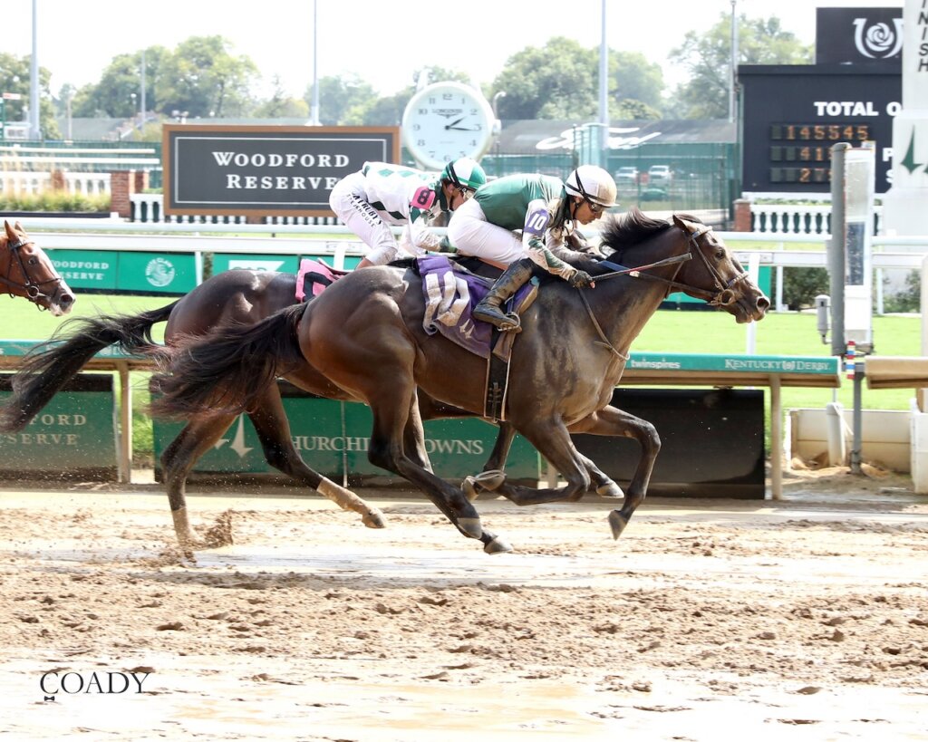 Very Connected wins at Churchill Downs.