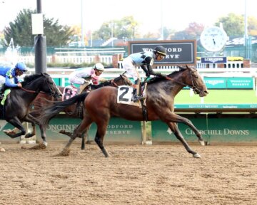 Mesquite wins at Churchill Downs.