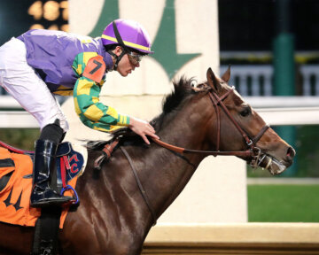 Oscar's Hope winning at Churchill Downs