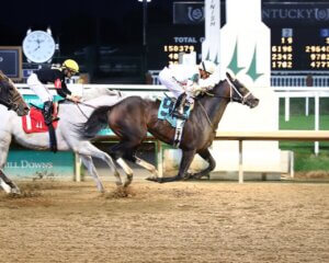 Navajo Warrior wins at Churchill Downs. 
