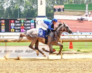 Bearamour wins at Colonial Downs. 