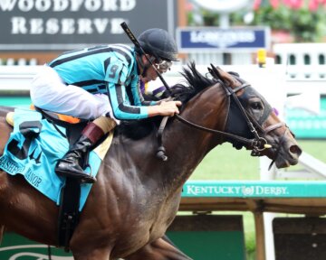 Blessed Flyer wins the Bashford Manor at Churchill Downs.