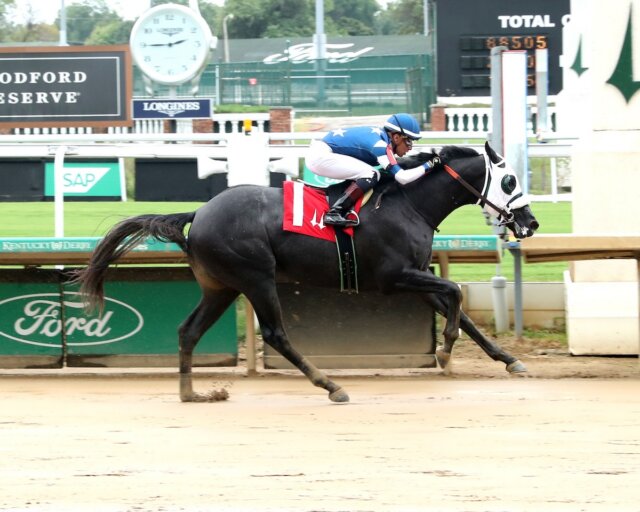 Title Worthy wins at Churchill Downs.