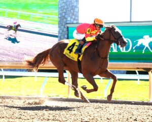 Lexi's Charm wins at Keeneland. 
