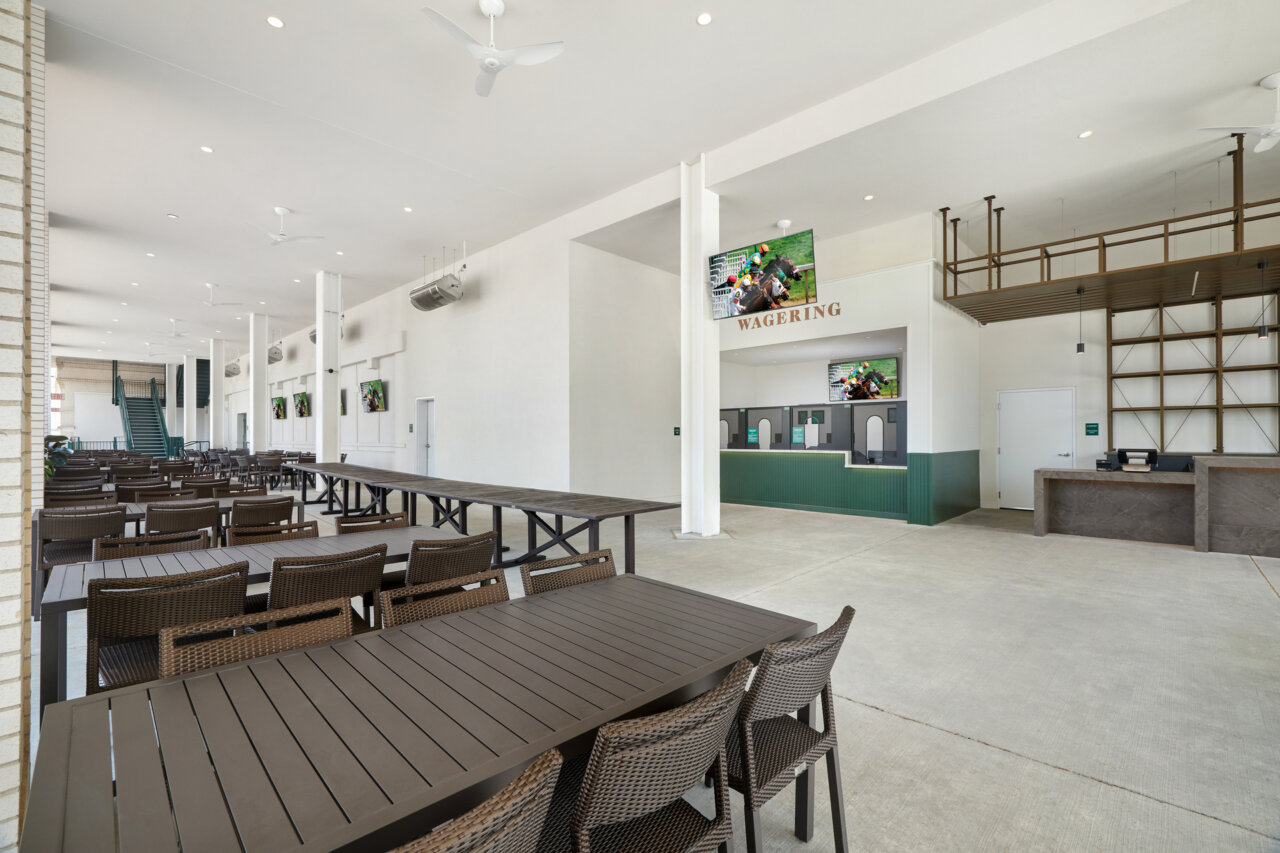 Plaza Balcony and Loge | Dining | Seats | Churchill Downs