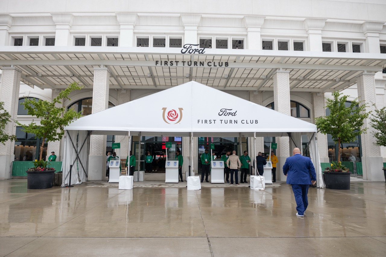 Ford First Turn Club | Dining | Seats | Churchill Downs
